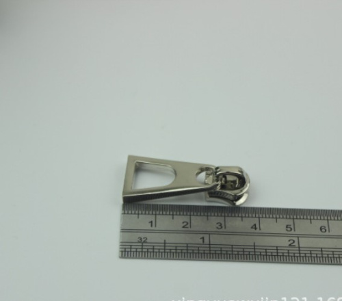 Уценка! Бегунок для молнии №5 пуллер с отверстием фото 2