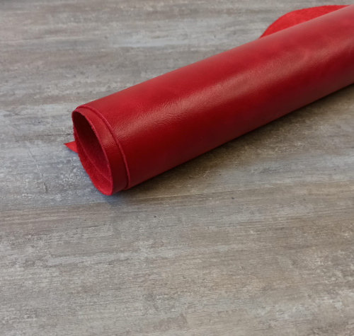 Кожа Пулл-Ап масл. 1,4-1,6 мм Красный