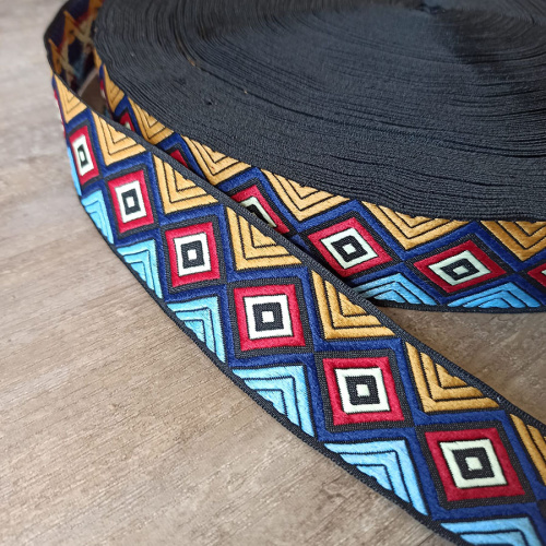 Лента ременная стропа 38 мм Вышивка ромбы  3812-А02 - фото товара